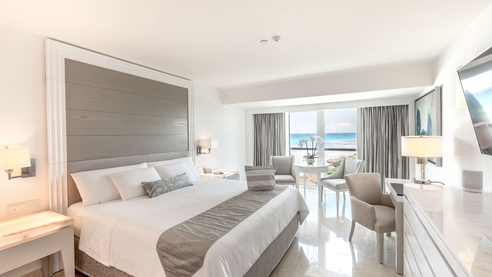 rooms-royale-deluxe--partial-ocean-view