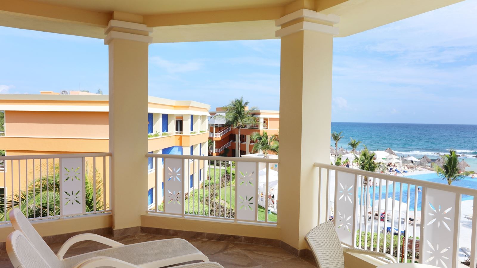 rooms-junior-suite-deluxe-ocean-front