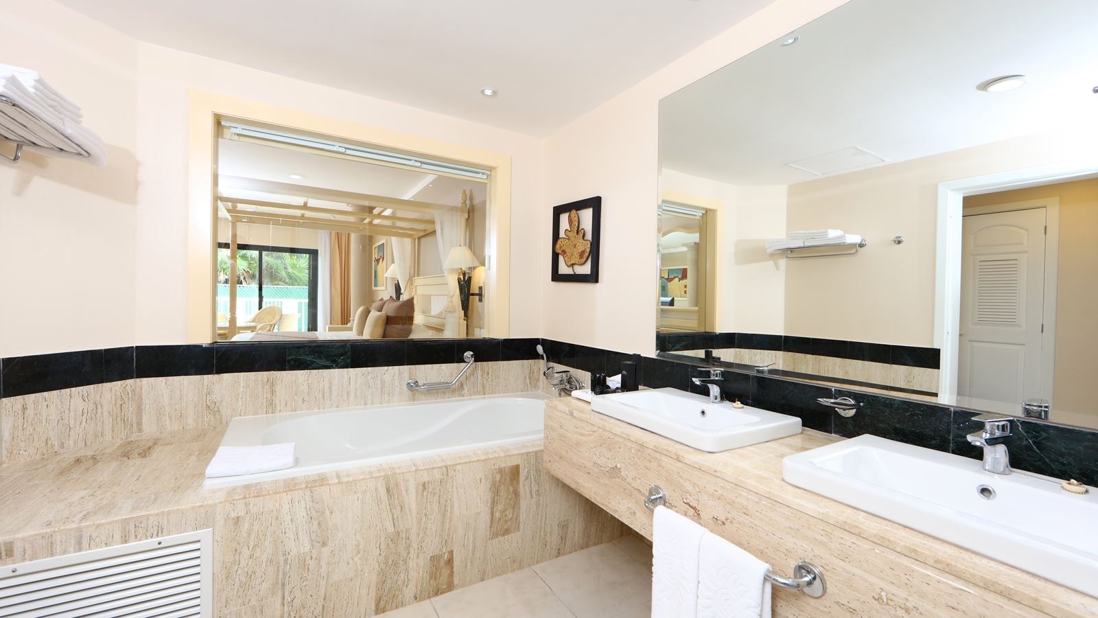 rooms-junior-suite-deluxe-ocean-front