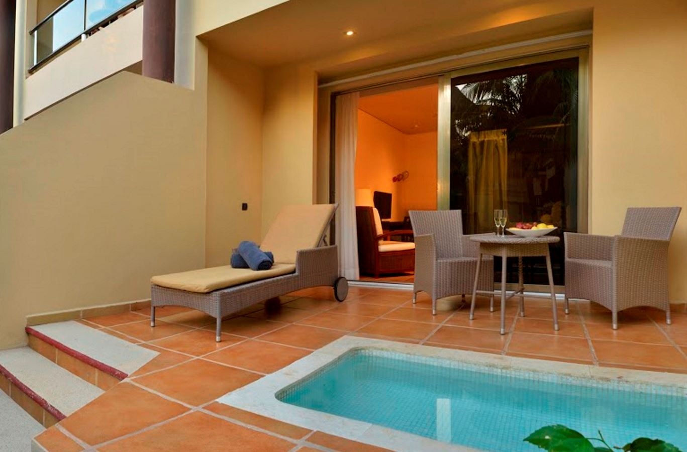 rooms-privileged-romance