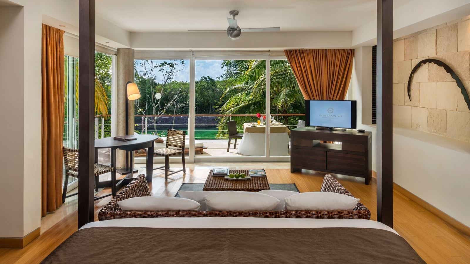 rooms-cenote-lagoon-deluxe-junior-suite