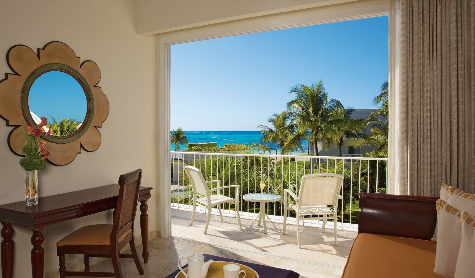 rooms-preferred-club-junior-suite-ocean-front