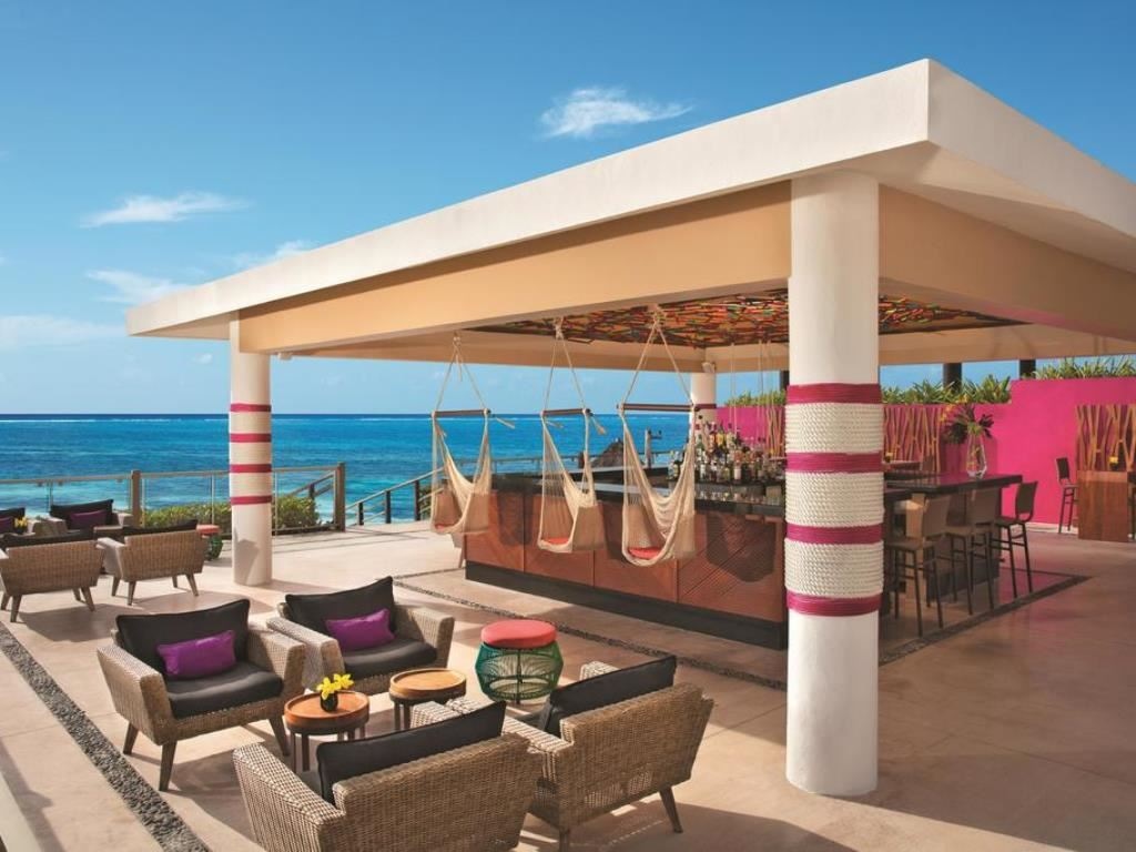 bars-the-reef-pool-bar