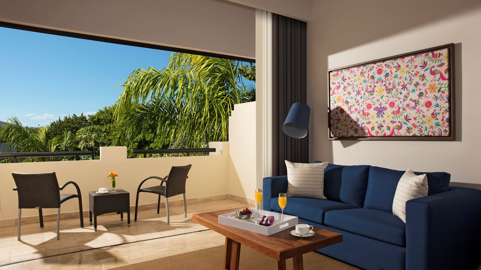 rooms-family-junior-suite-tropical-view