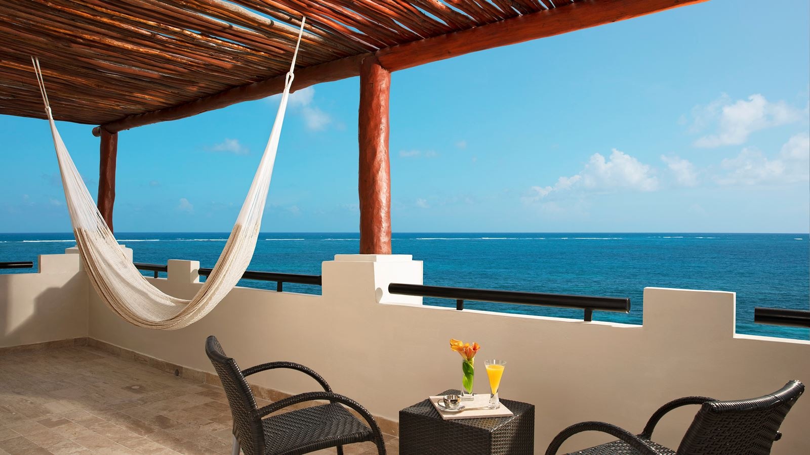 rooms-preffered-club-master-suite-ocean-front