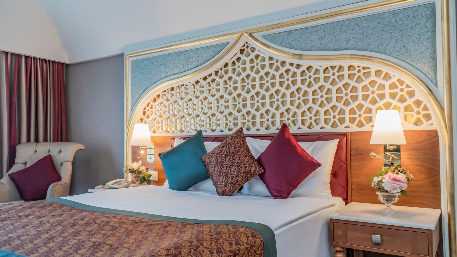 rooms-duplex-family-room-land-view