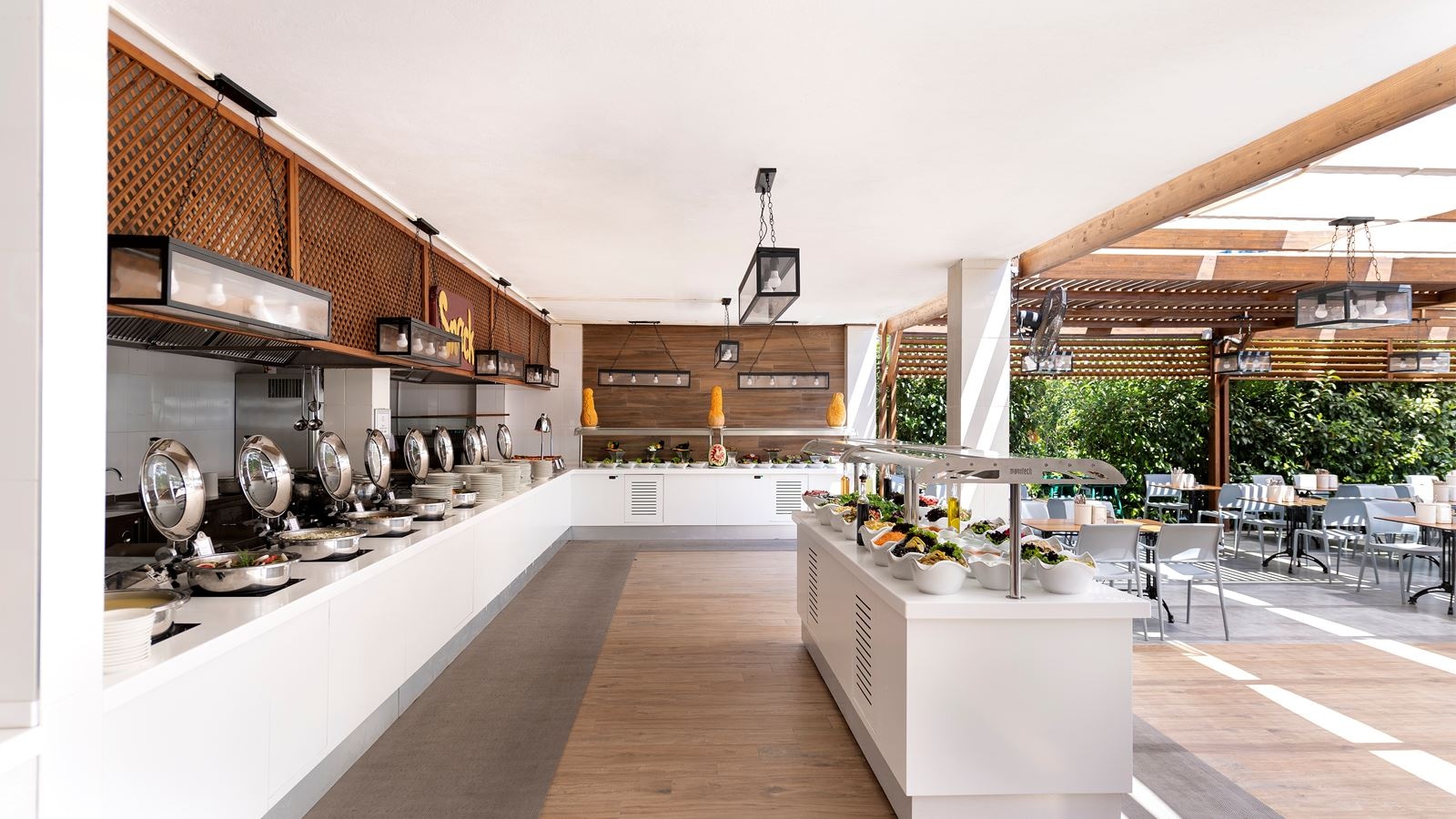 restaurants-heaven-pool-snack