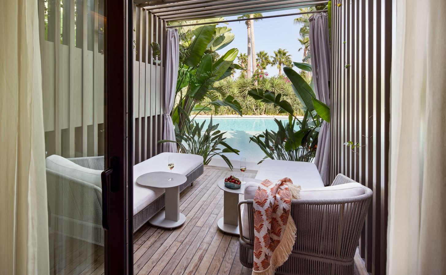 rooms-laguna--private-suite-swim-up