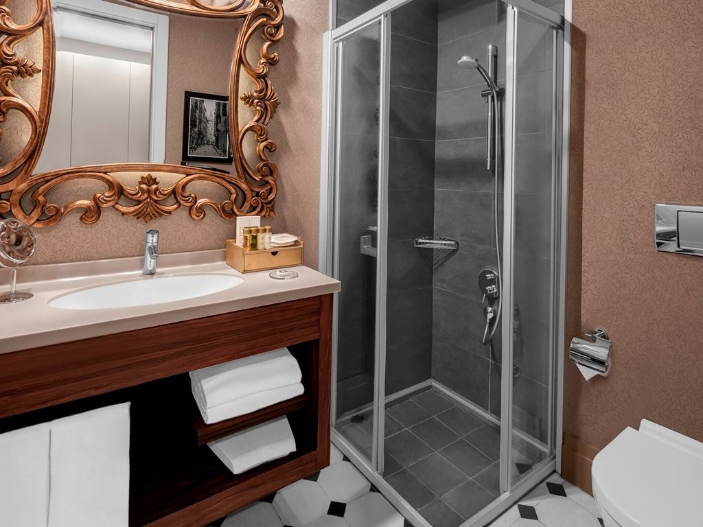 rooms-superior-room-french-bed