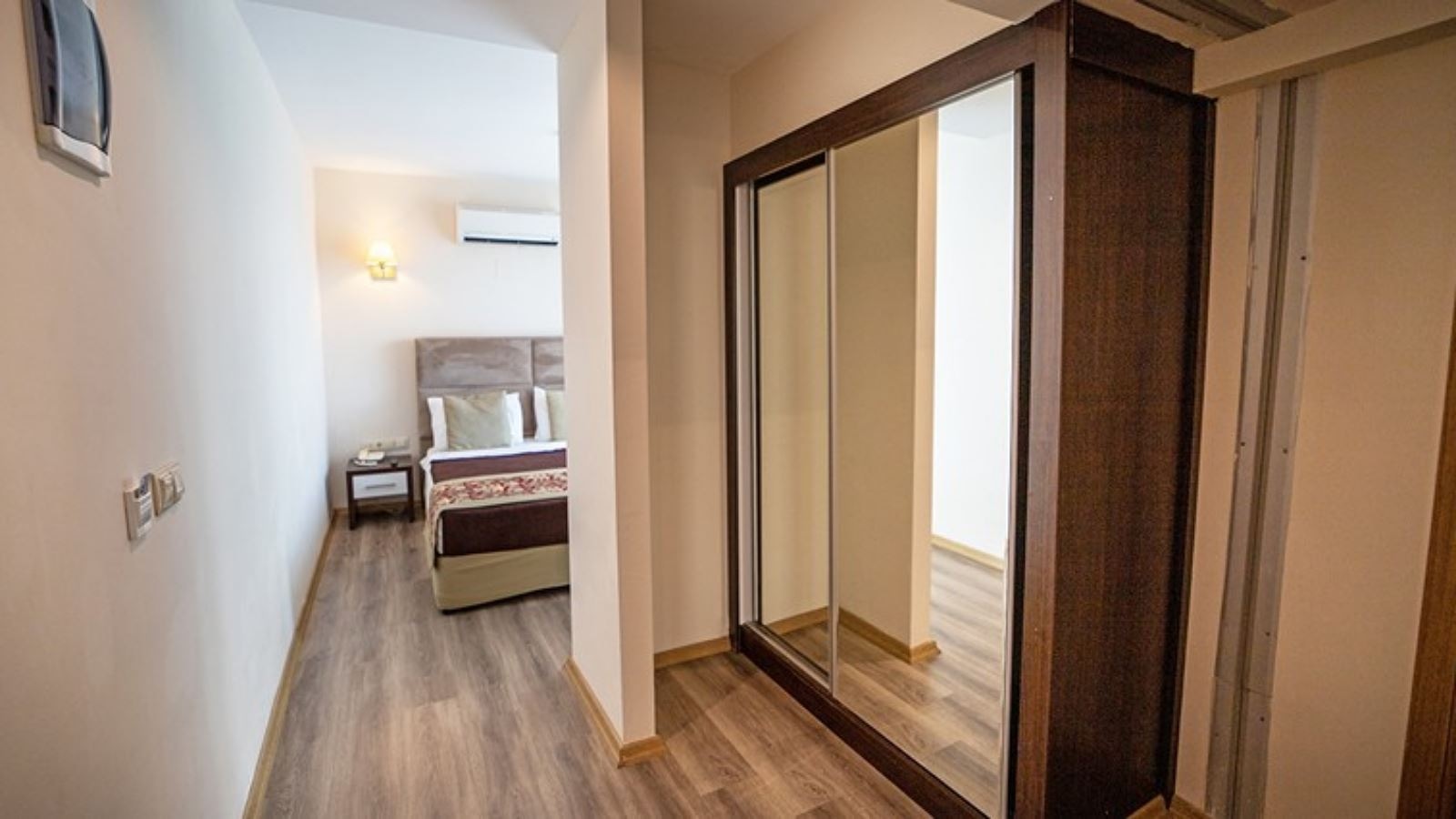 rooms-family-room-anex-building