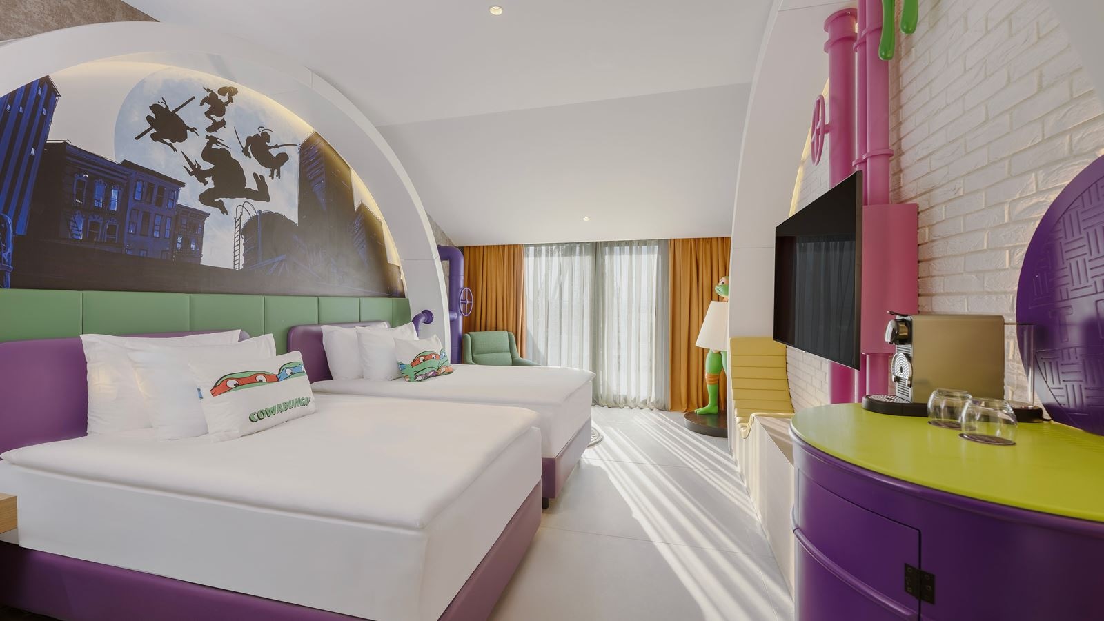 rooms-themed-deluxe-room