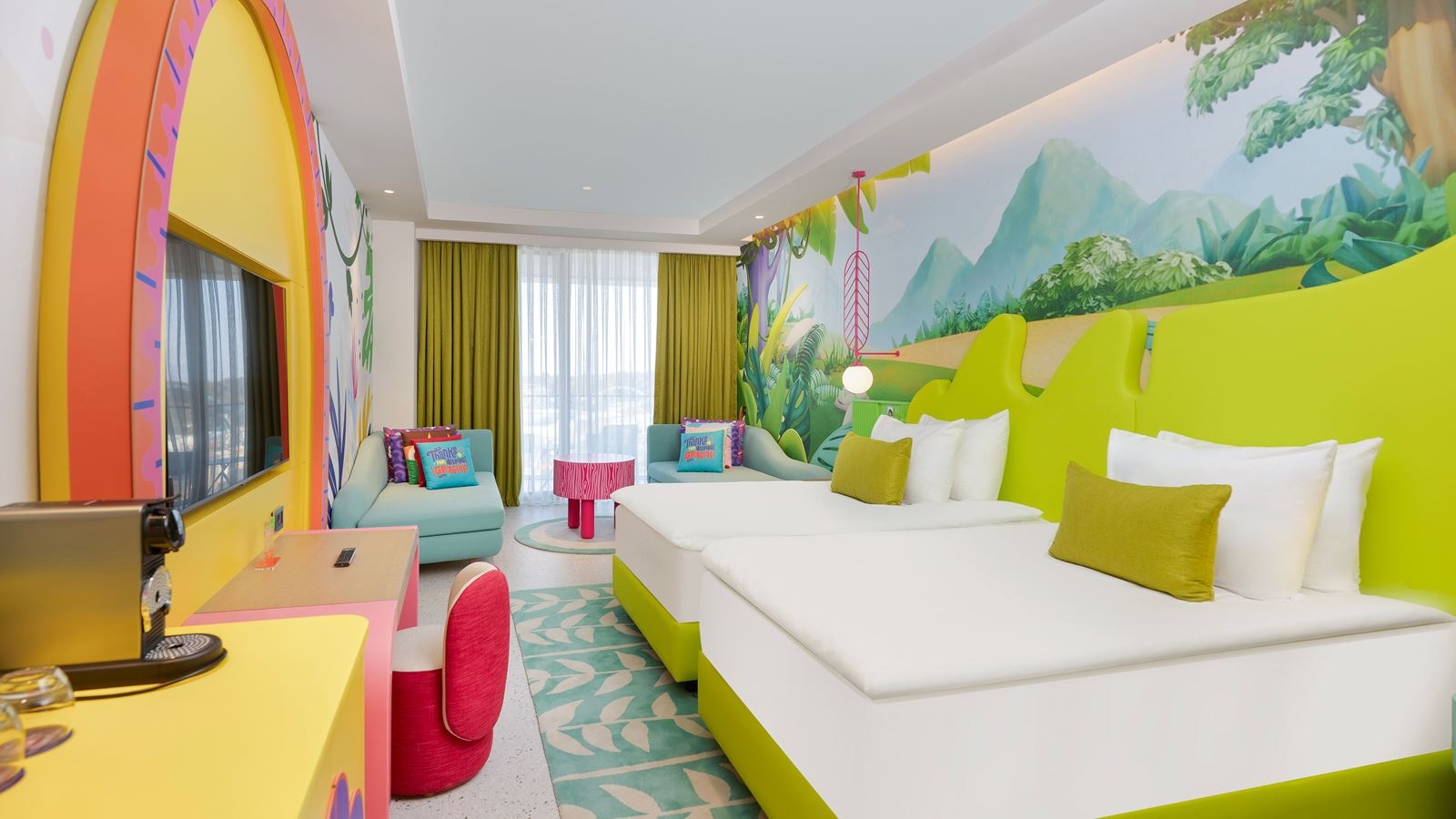 rooms-themed-deluxe-room