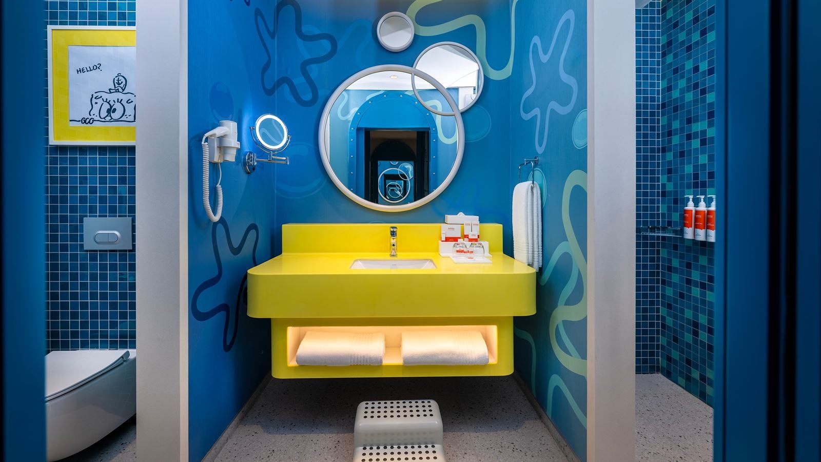 rooms-themed-deluxe-suite