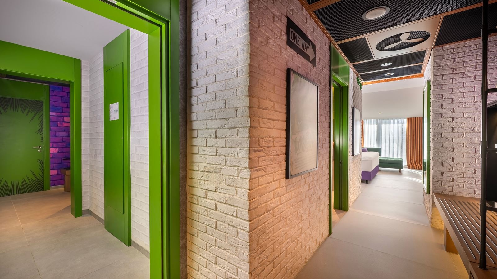 rooms-themed-deluxe-room-connection