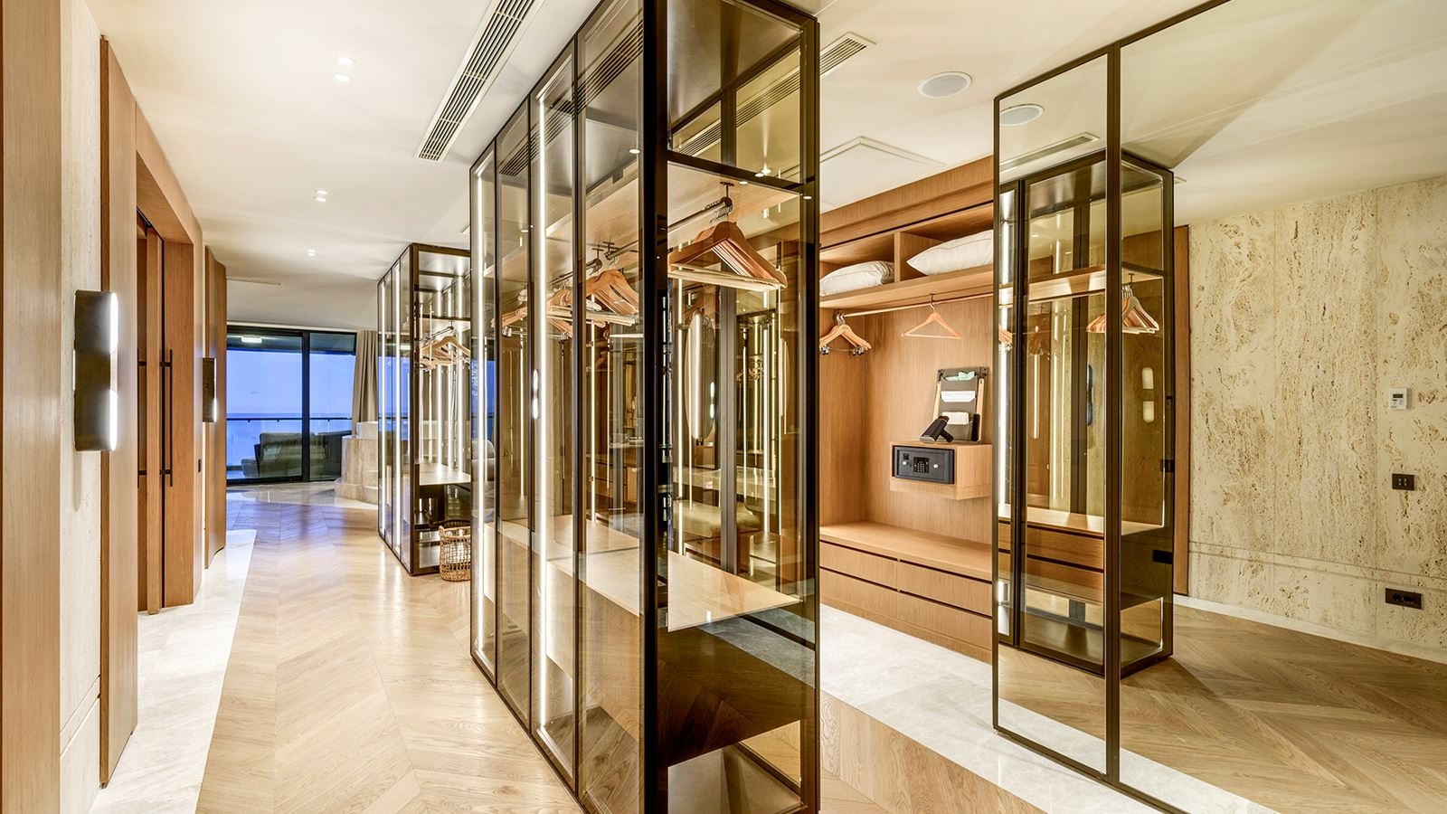 rooms-crown-signature-suite