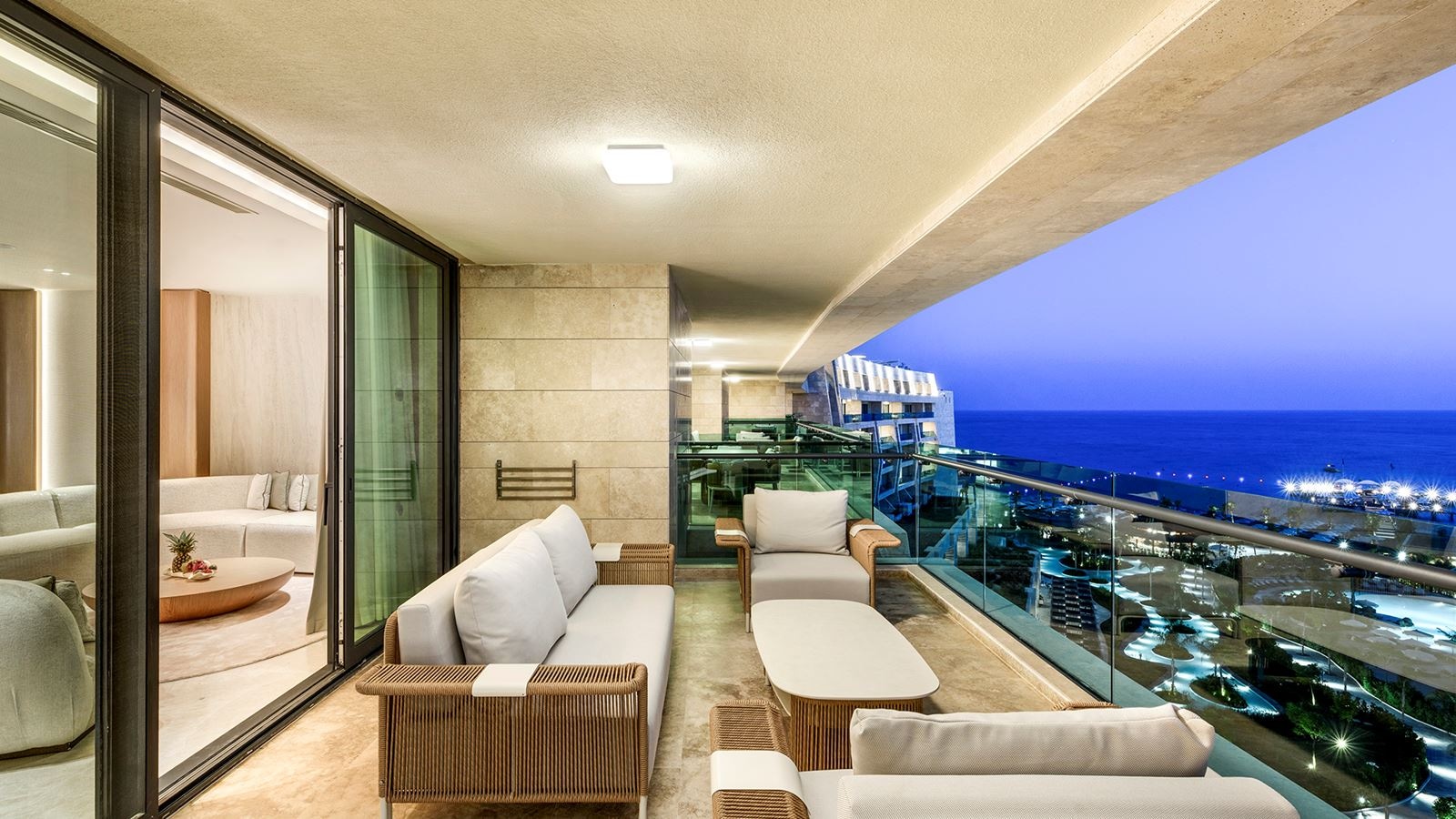 rooms-crown-signature-suite