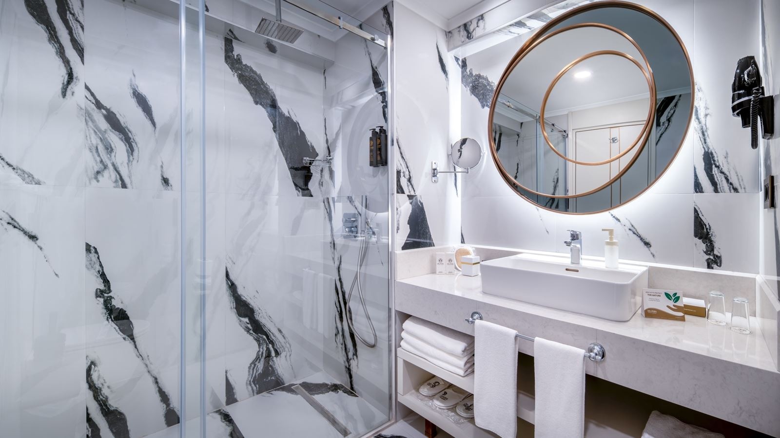 rooms-standard-room-land-view-with-balcony