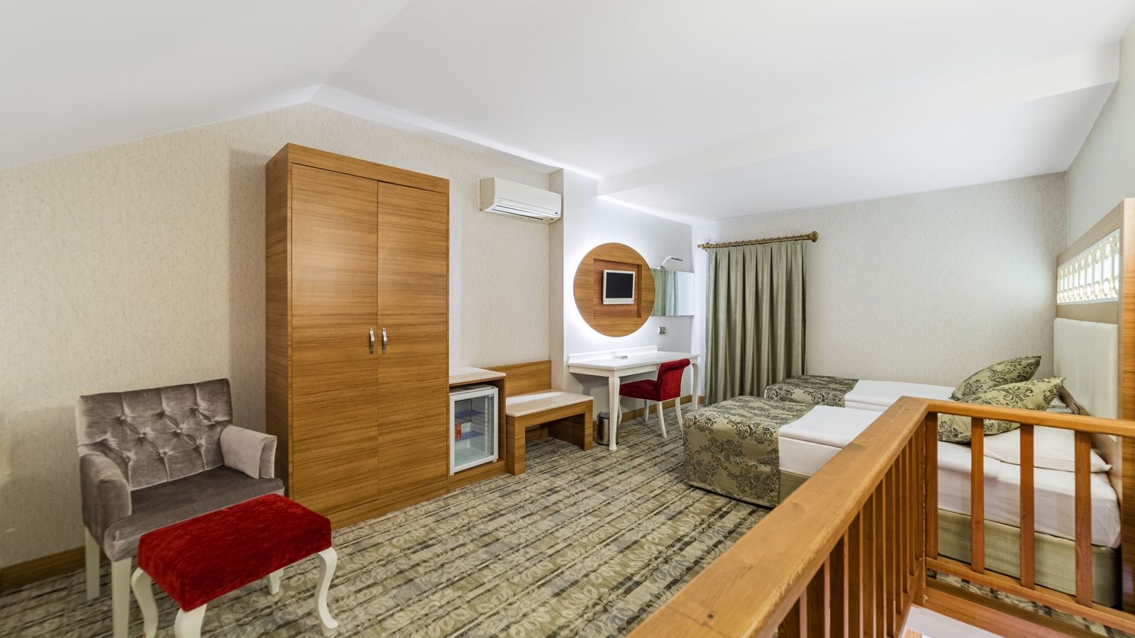 rooms-theodora-building-family-room-2-bedrooms