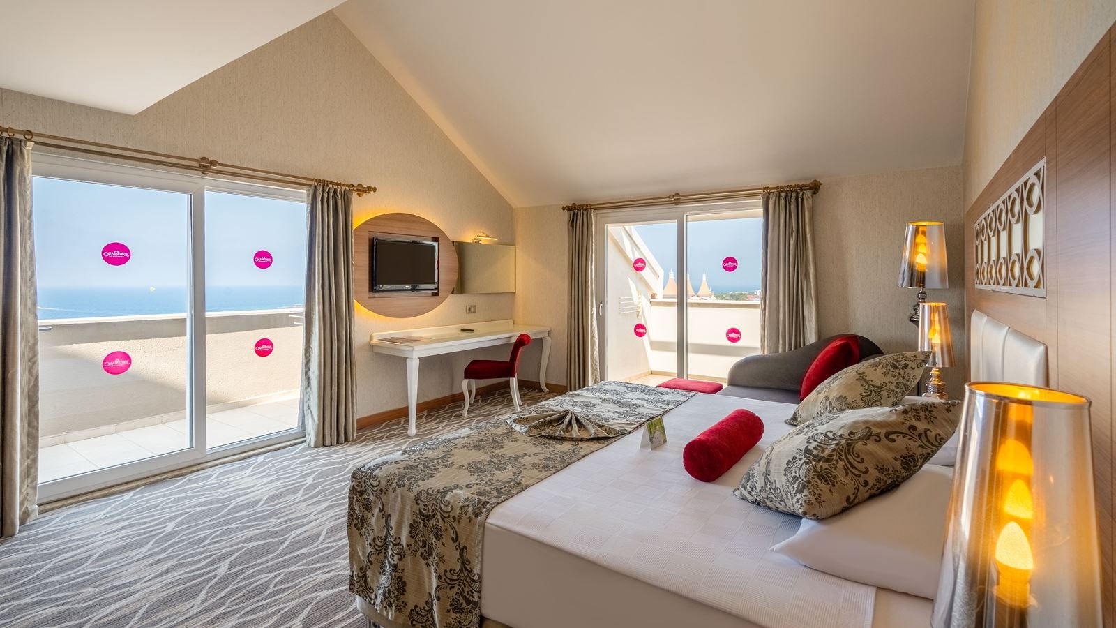 rooms-theodora-building-family-room-2-bedrooms