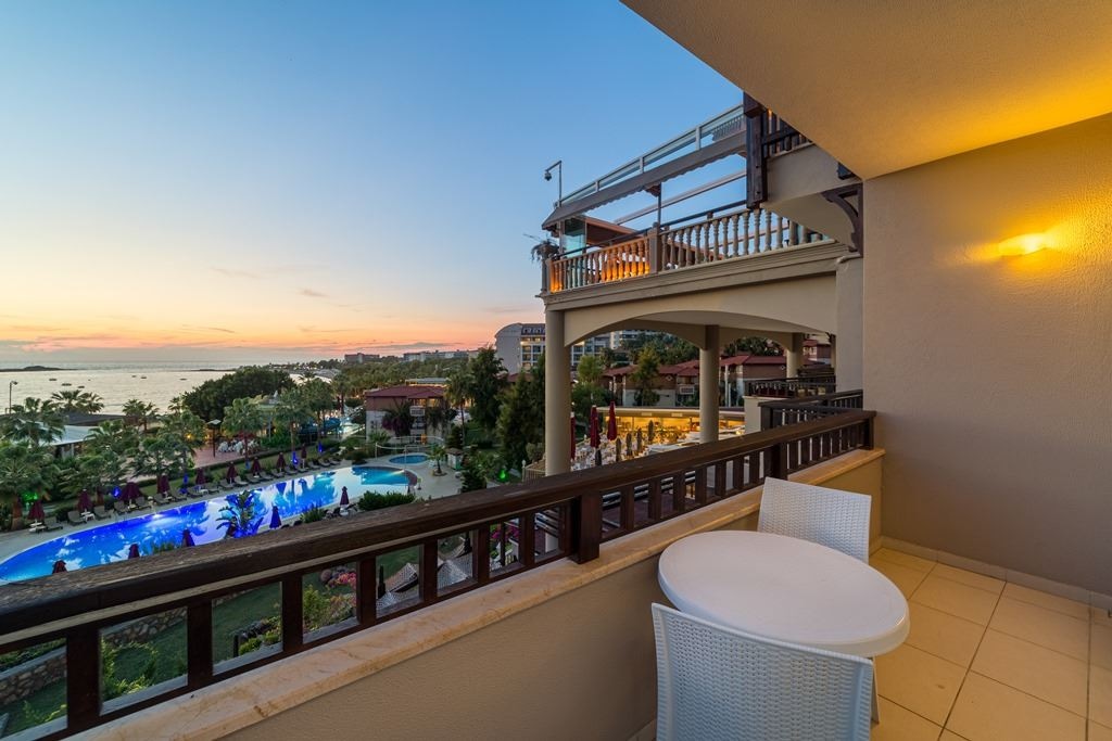 rooms-main-building-family-room-2-bedrooms