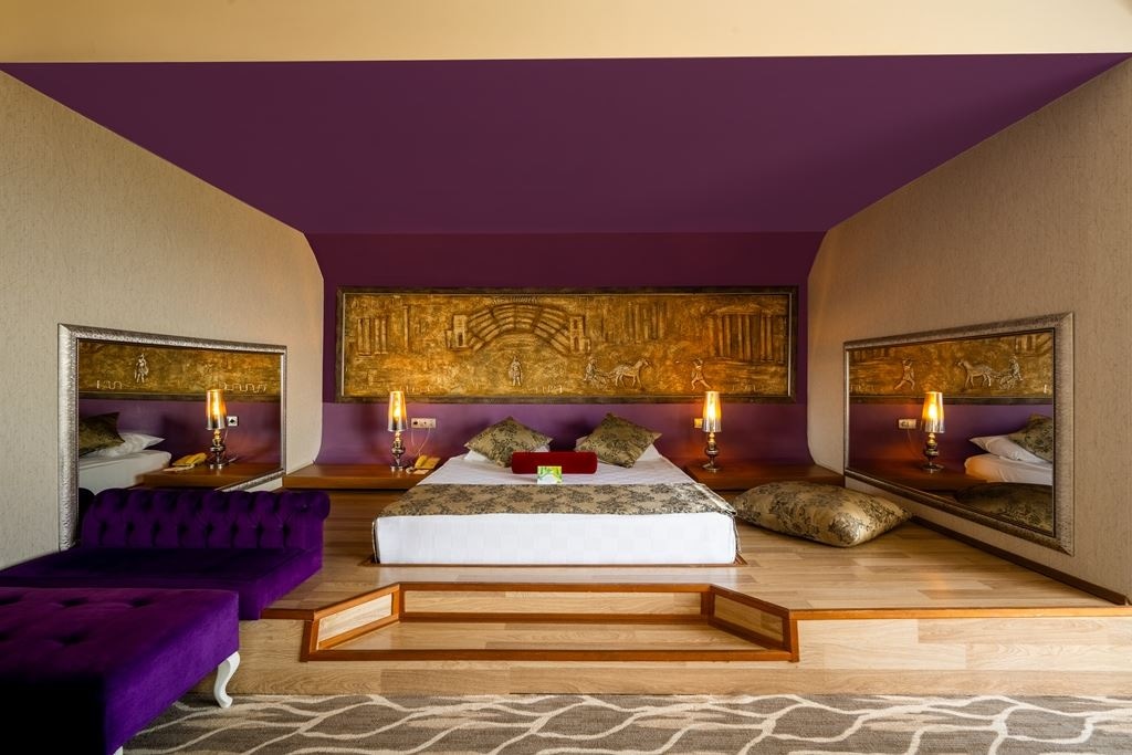 rooms-theodora-building-standard-room