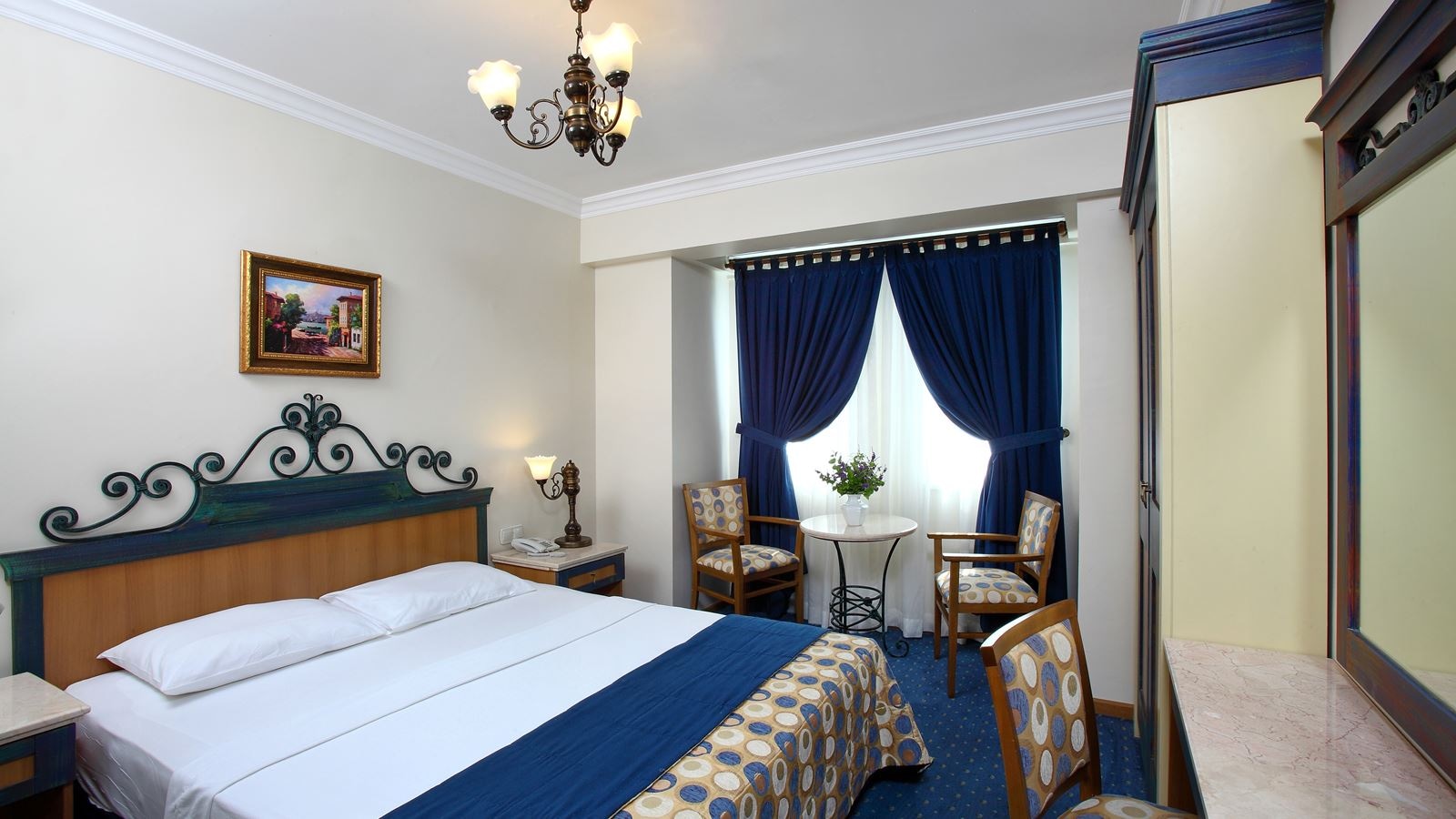 rooms-family-room-land-side