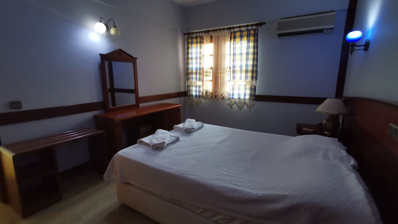 rooms-family-room-one-bedroom