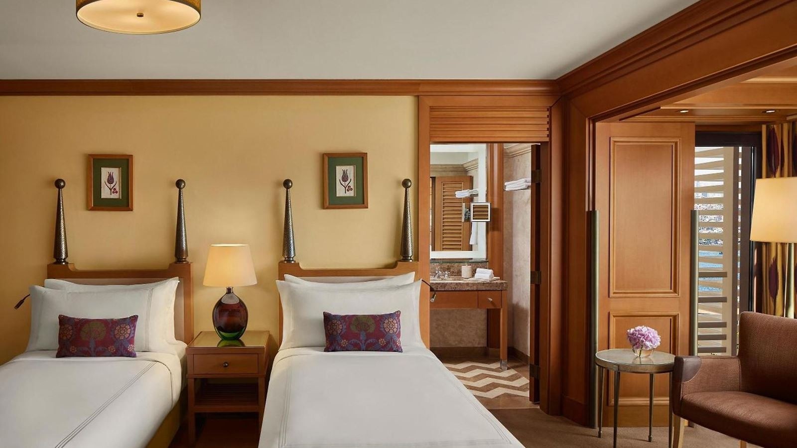 rooms-deluxe-room-partial-sea-view