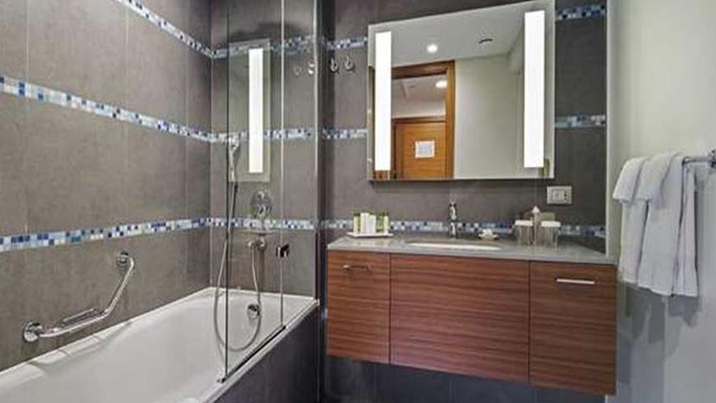 rooms-standard-room-city--seaview-balcony