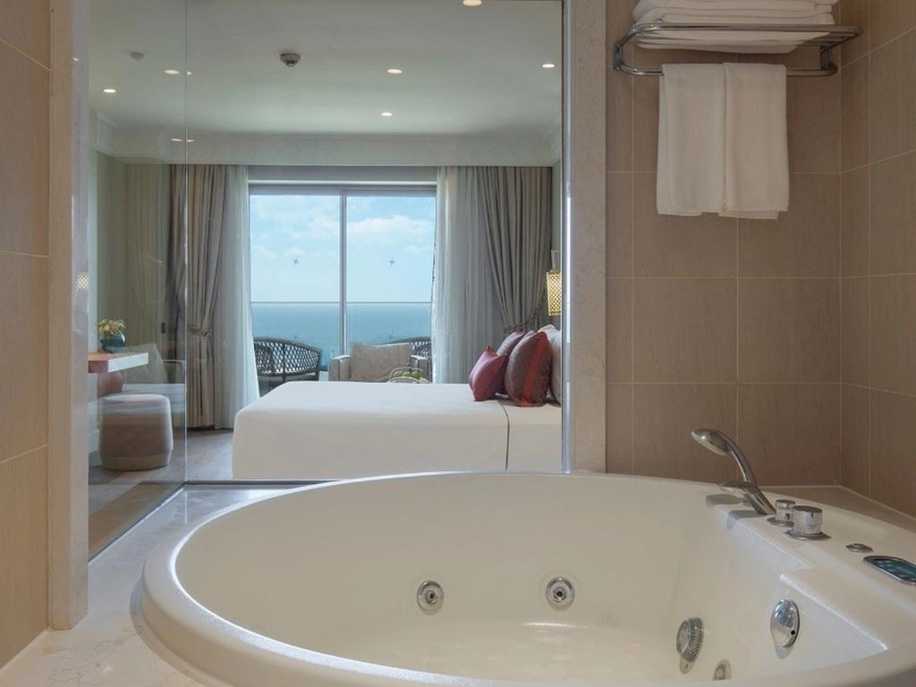 rooms-superior-sea-view-with-jacuzzi
