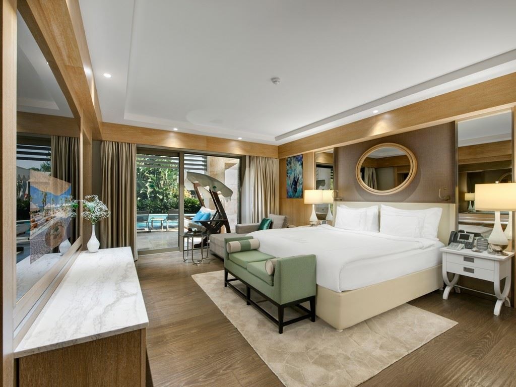 rooms-pearl-pool-suite