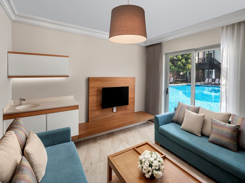 rooms-select-family-swim-up