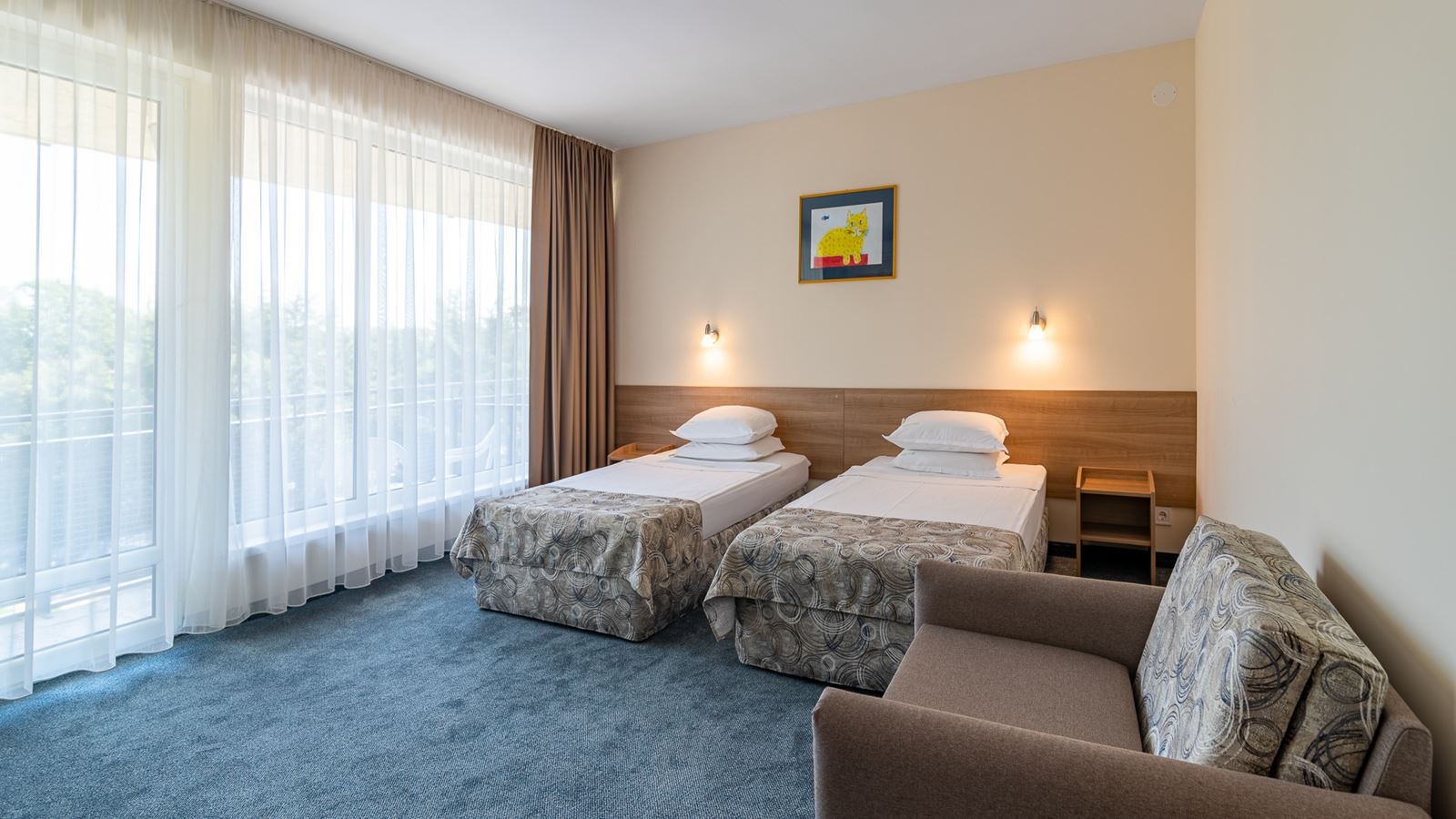 rooms-family-room-with-terrace