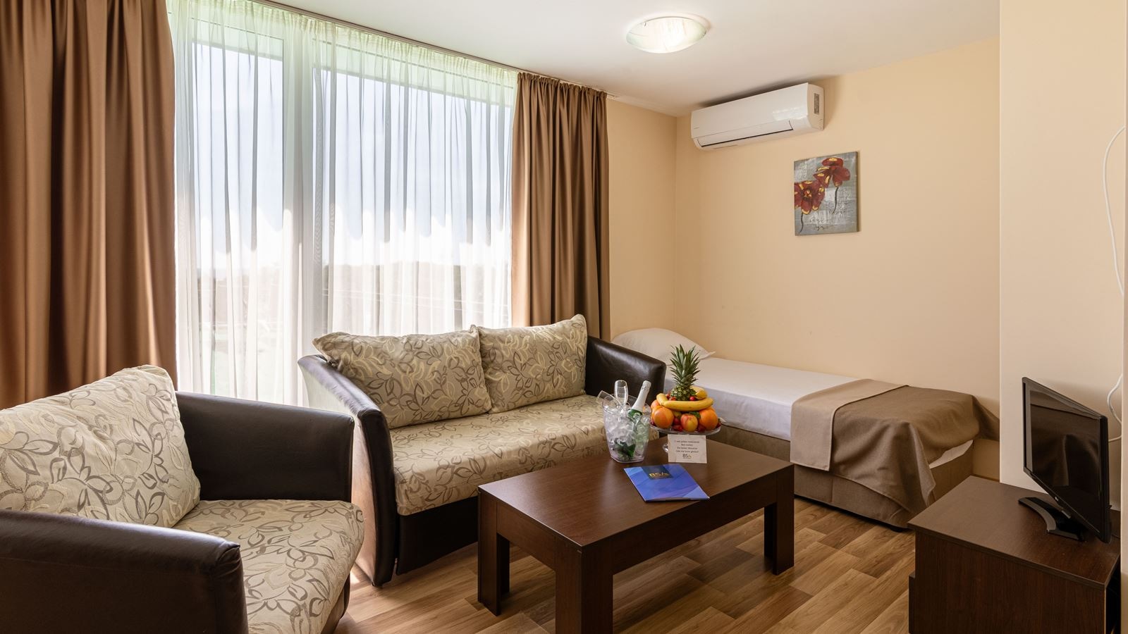 rooms-apartment-with-terrace