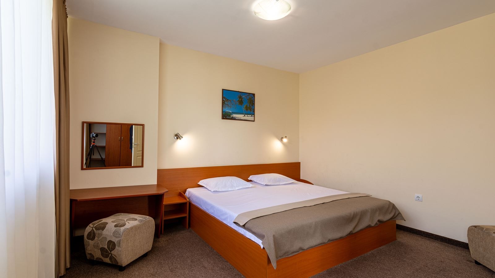 rooms-apartment-with-terrace