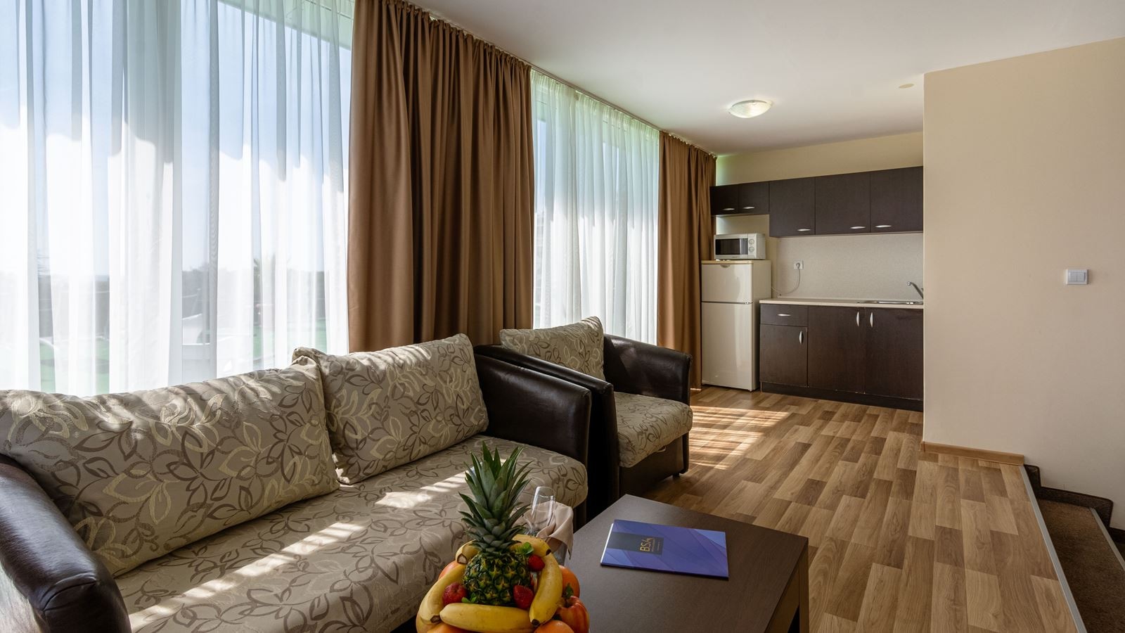 rooms-apartment-with-terrace