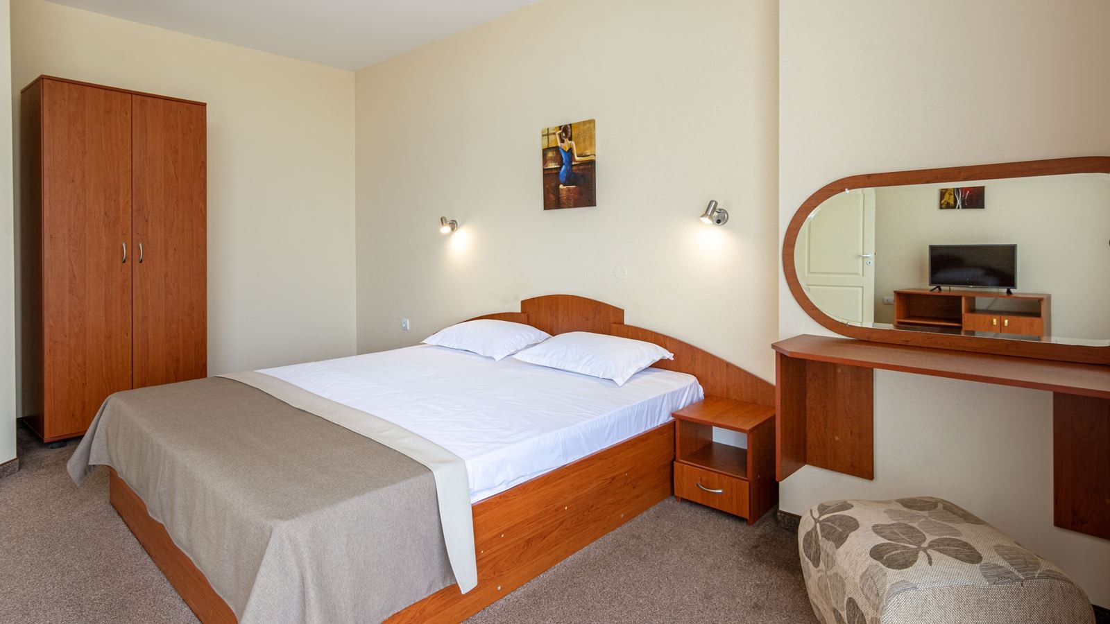 rooms-apartment-with-terrace