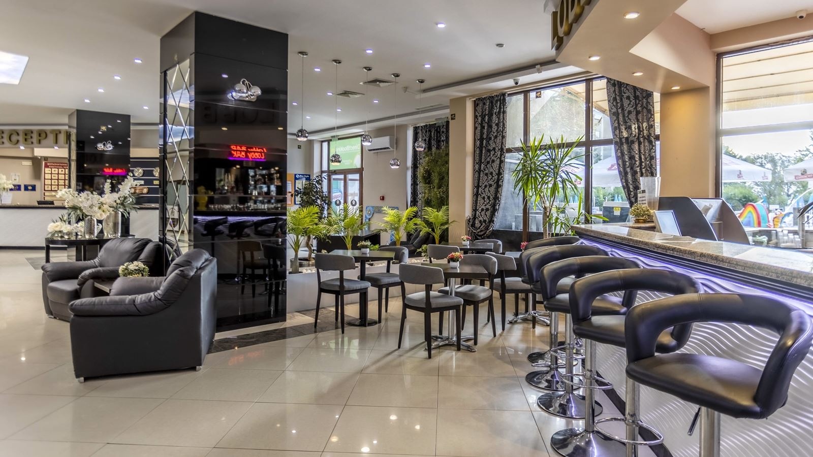 bars-pool--lobby-bar