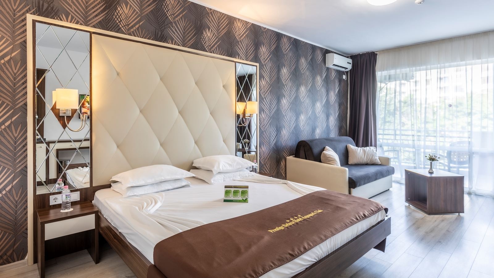 rooms-deluxe-family-room