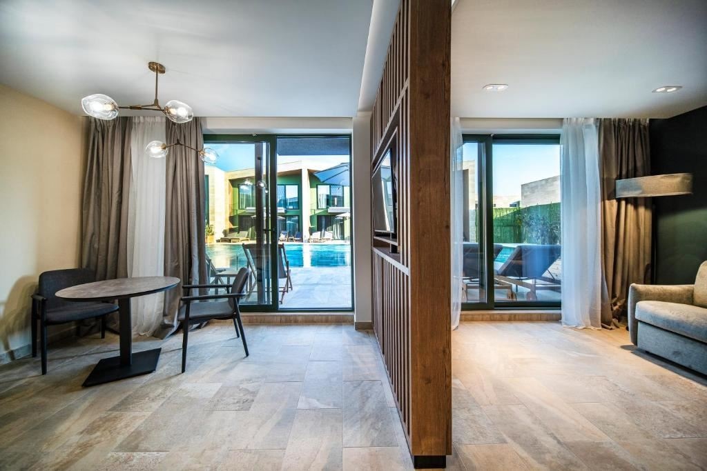 rooms-standard-villa-swimuppoolterrace