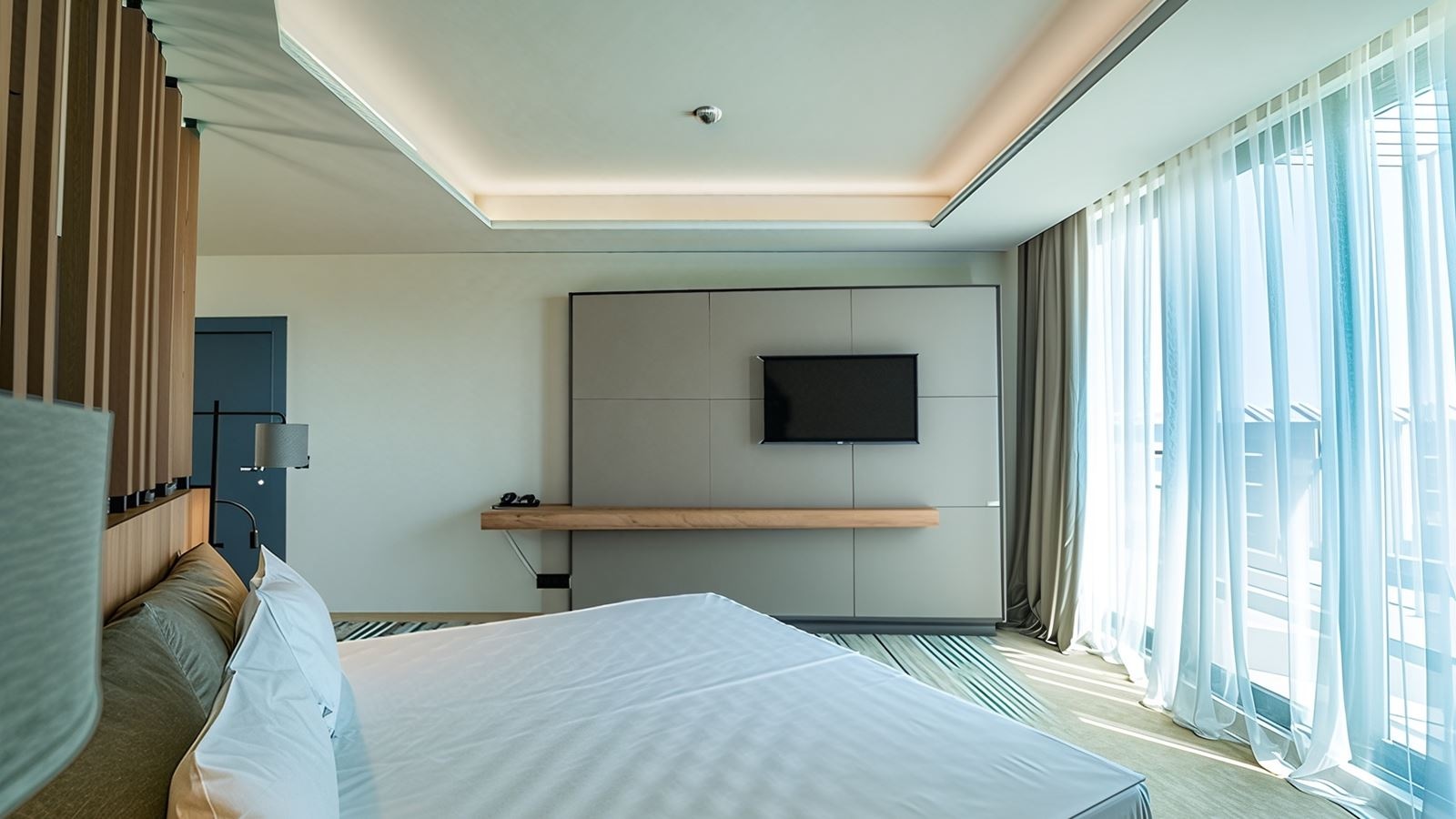 rooms-single-wchild-standard-room-lateralseaview-balcony-or-terrace