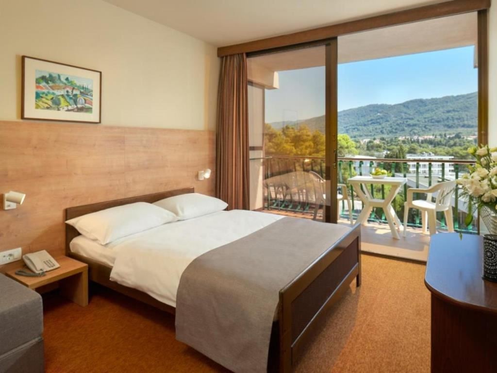 rooms-classic-room-seaside-balcony