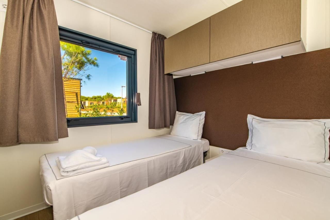 rooms-2-bedroom-beach-cottage-terrace