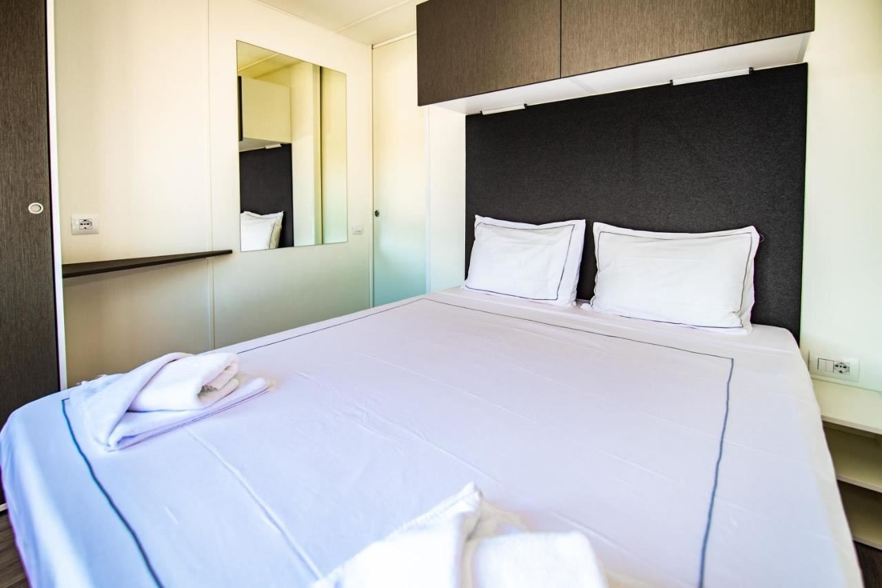 rooms-2-bedroom-beach-cottage-terrace