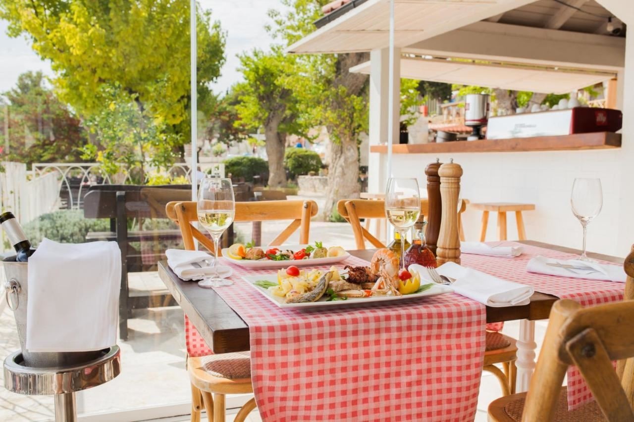 restaurants-restaurants