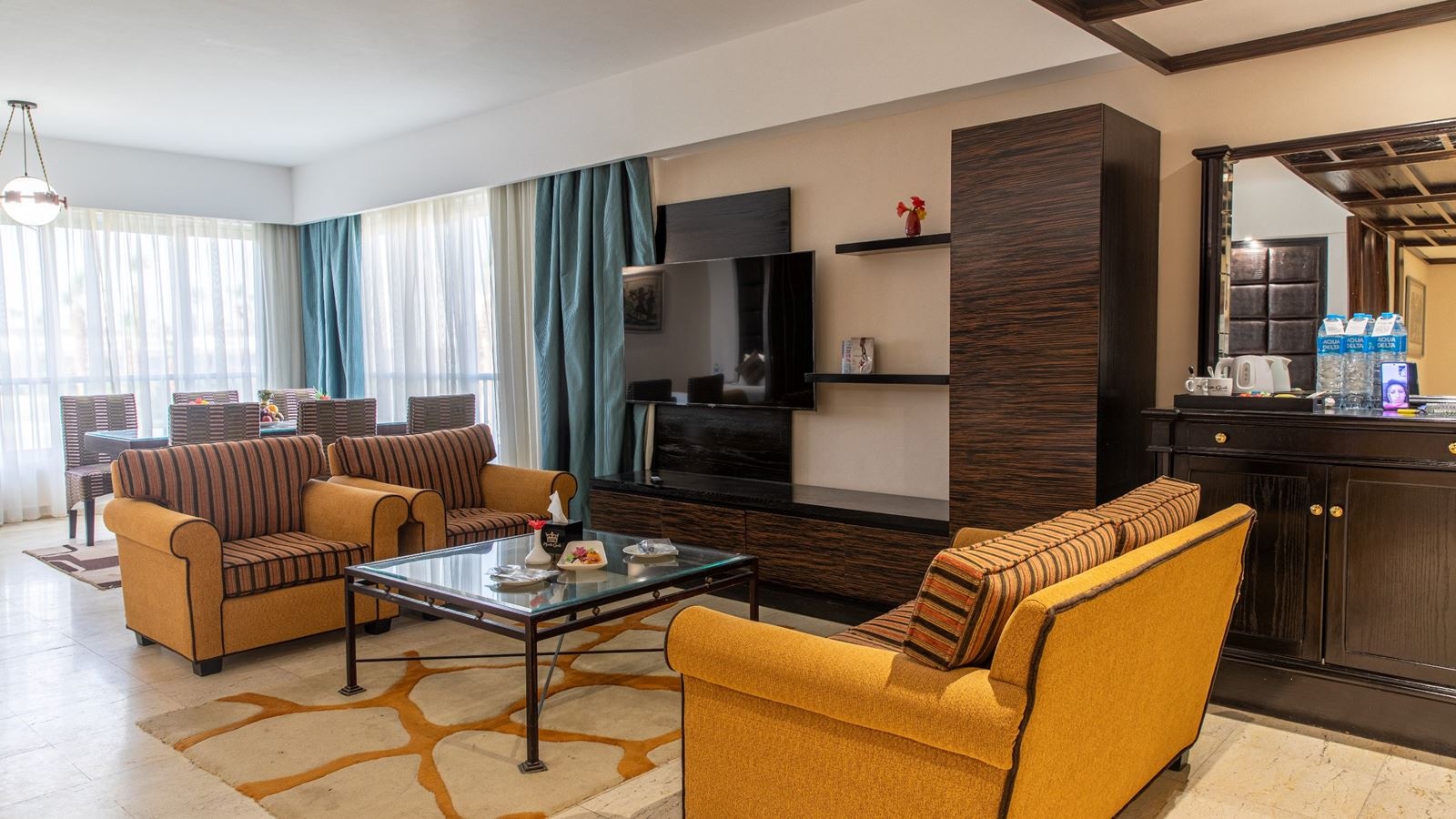 rooms-family-suite-pool-view