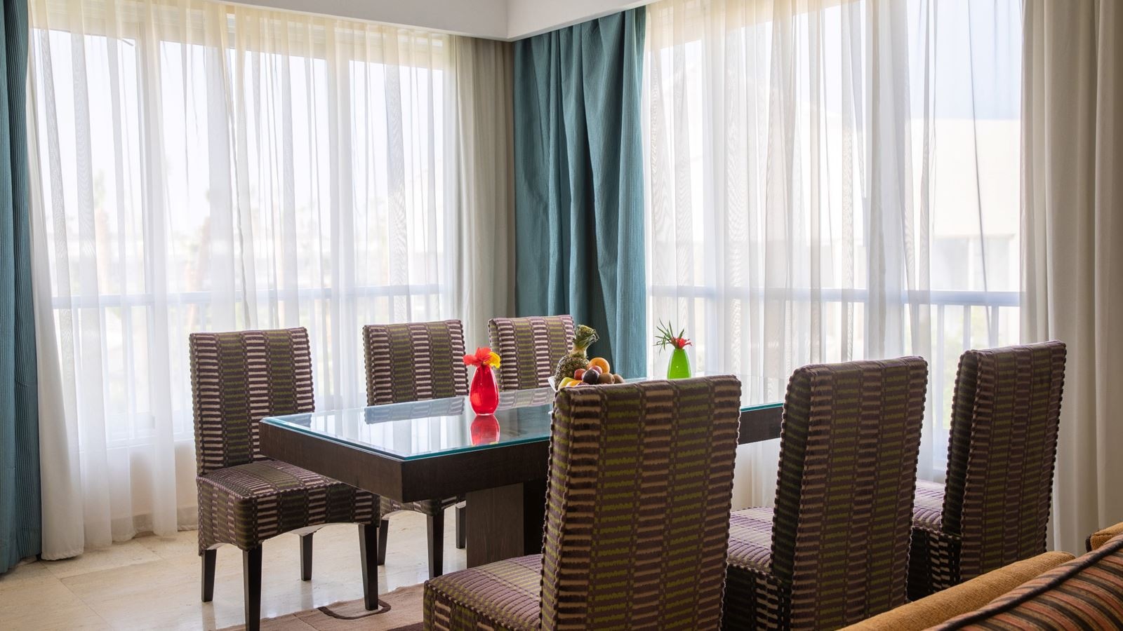 rooms-family-suite-pool-view