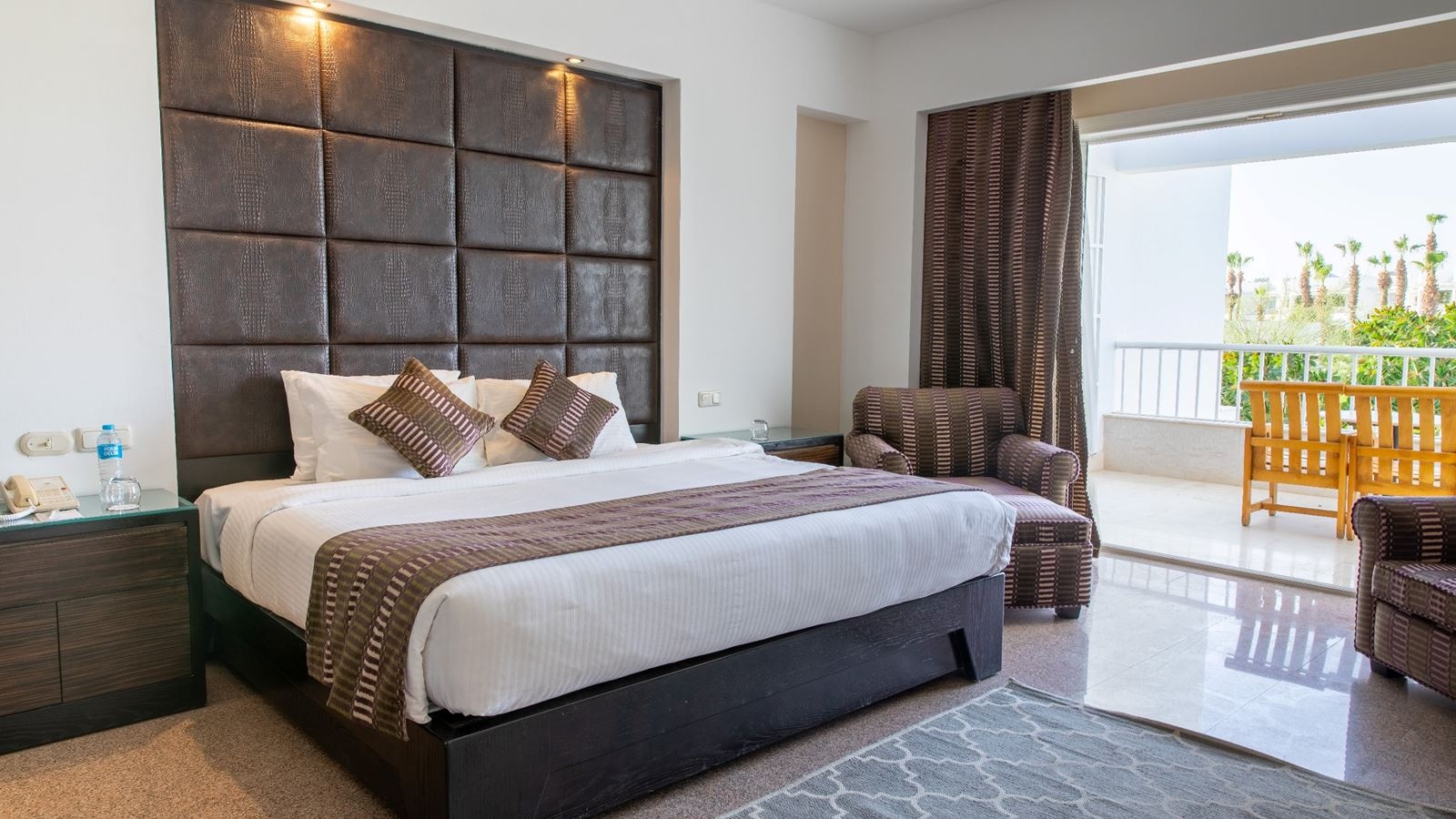 rooms-family-suite-pool-view