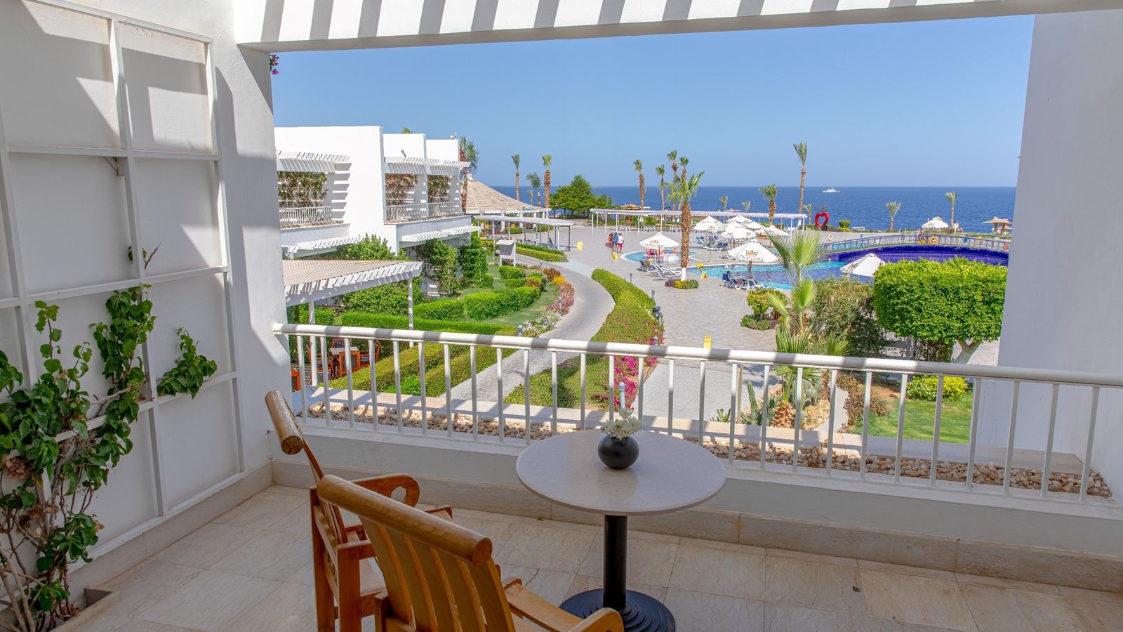 rooms-junior-suite--sea-view-beach-front