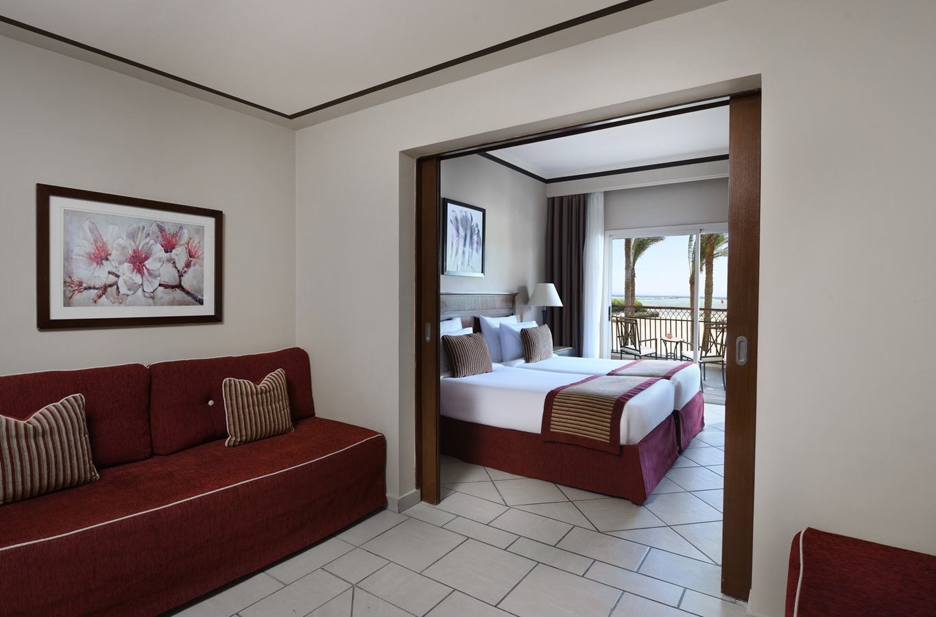 rooms-deluxe-room-side-sea-view